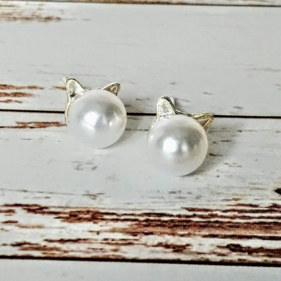 Pearly Cat Earrings - Picture 4 of 4